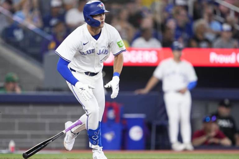 Los punteros Azulejos barren a los Angelinos con su octavo triunfo seguido