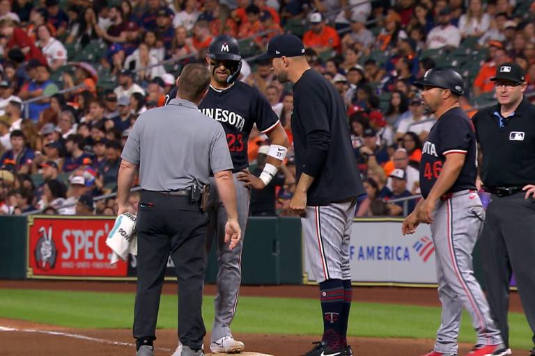 Lewis a la lista de lesionados de Minnesota por tirón en una corva