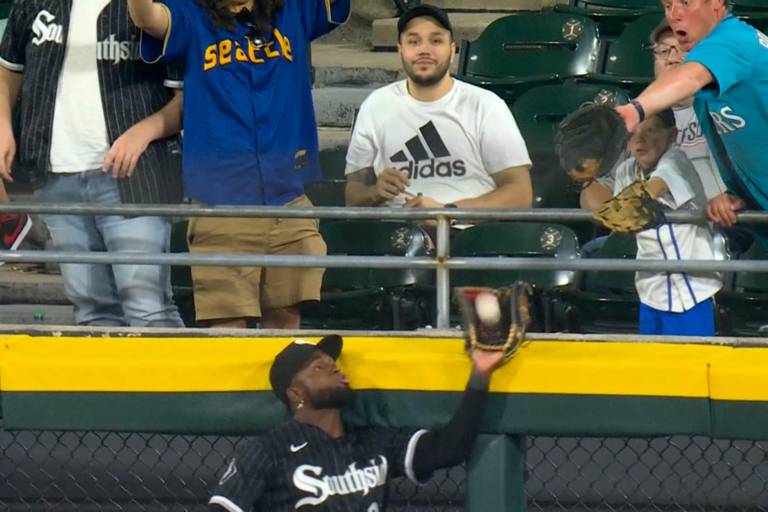 Medias Blancas ejercen opción en el contrato de Luis Robert; Martín Pérez, a la agencia libre