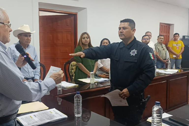 Rinde protesta nuevo jefe policíaco en Escuinapa