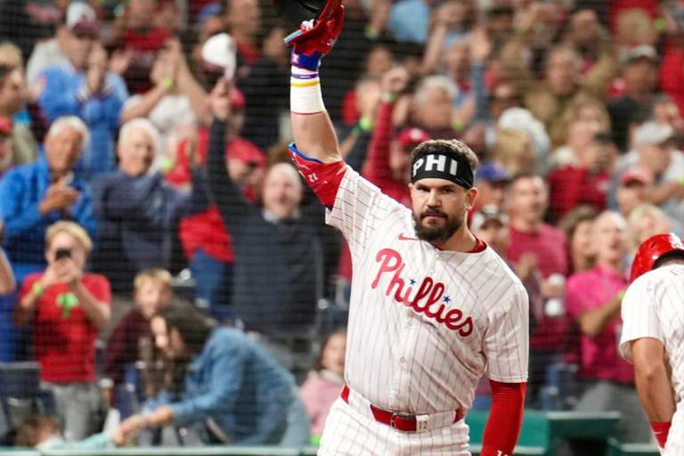 ¡50 para Schwarber! El toletero se une a Howard en club selecto de los Filis