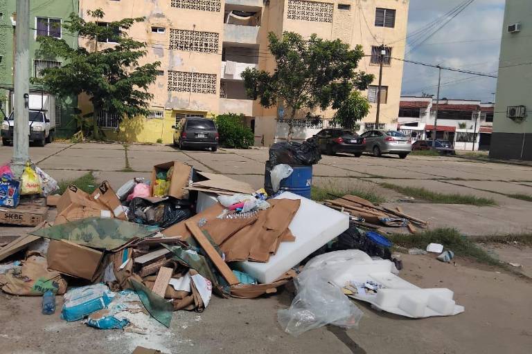 Continúa problema de basura en el fraccionamiento El Toro, en Mazatlán