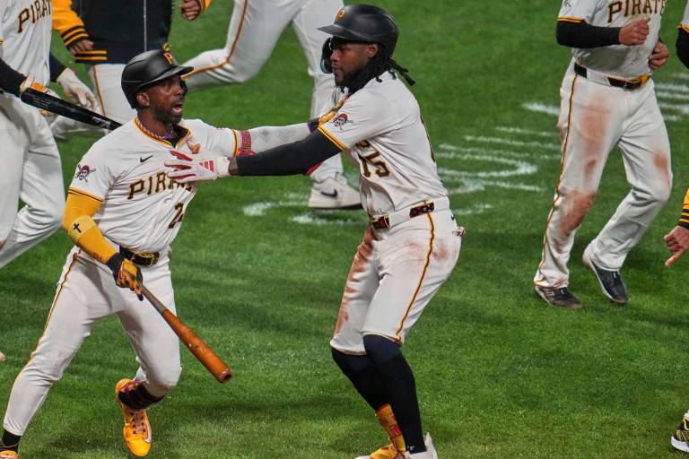 Se vacían las bancas en Pittsburgh tras pitcheo cerca de la cabeza de McCutchen