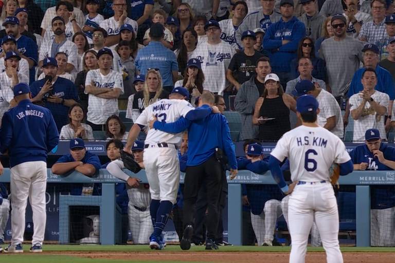 Muncy perdería al menos seis semanas por contusión en una rodilla