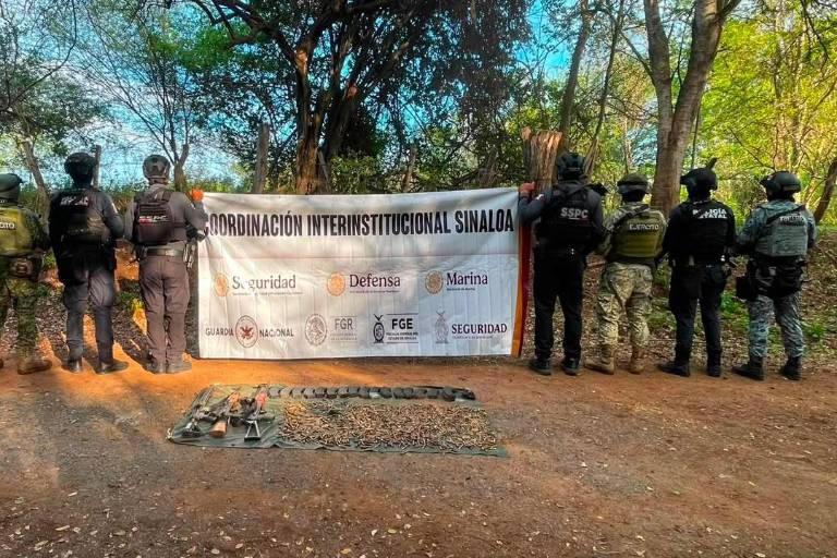 Los efectivos aseguraron tres armas largas, 17 cargadores, municiones de distintos calibres, entre otros objetos.