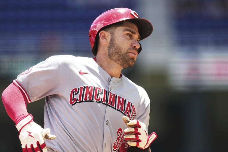 Rojos traspasan al receptor Austin Wynns a los Atléticos