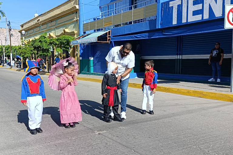 Alumnos de preescolar participaron en Escuinapa en el desfile por la independencia