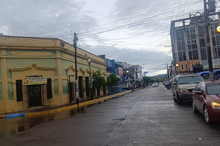 Lluvias en Escuinapa deja a varios sectores sin servicio eléctrico