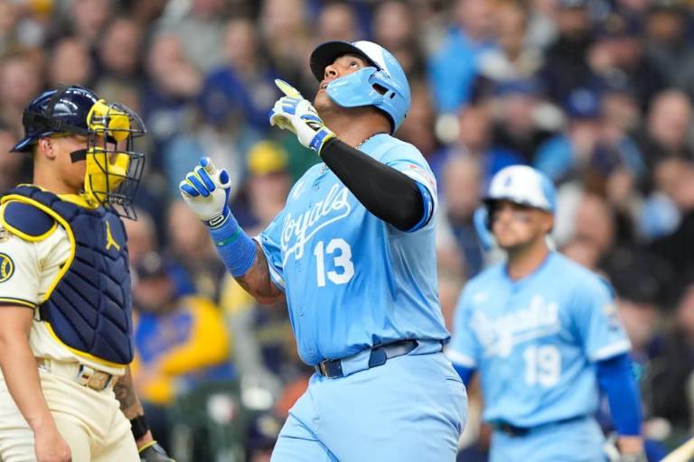 Pérez y García la botan y Reales alargan mal arranque de Cerveceros