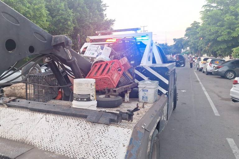 Retiran objetos mostrencos en alrededores del estadio de beisbol de Culiacán previo a partido