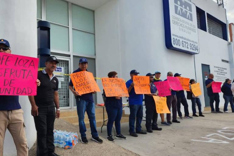 Colectivo vuelve a tomar oficinas de la CEDH en Culiacán