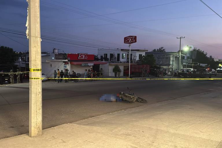 Matan a balazos a un motociclista en la colonia Aquiles Serdán, en Culiacán