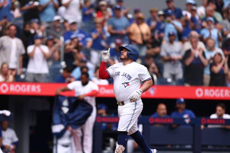 Jonrón de Kirk es insuficiente y Azulejos es apaleado por Rangers
