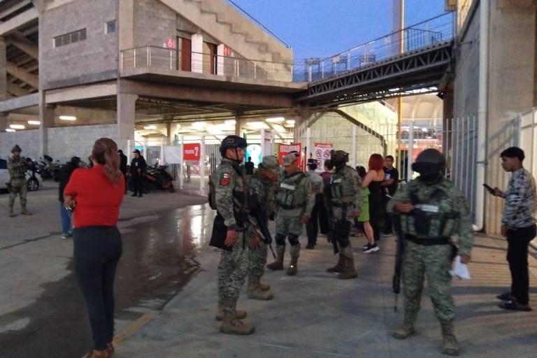 Blindan elementos de seguridad el Teodoro Mariscal previo a la coronación de la Reina de los Juegos Florales