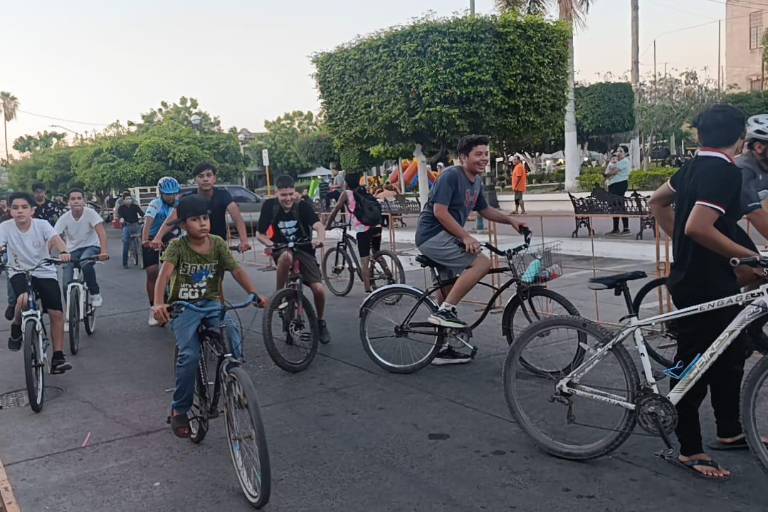 Participan en Escuinapa en el Día Mundial de la Bicicleta