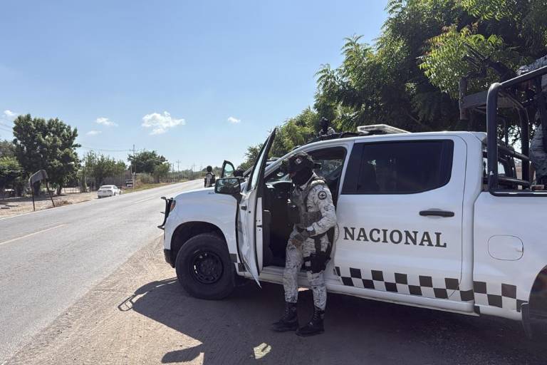 Despliegan operativo tras bloqueo y balacera por carretera ‘La 50’, en Navolato