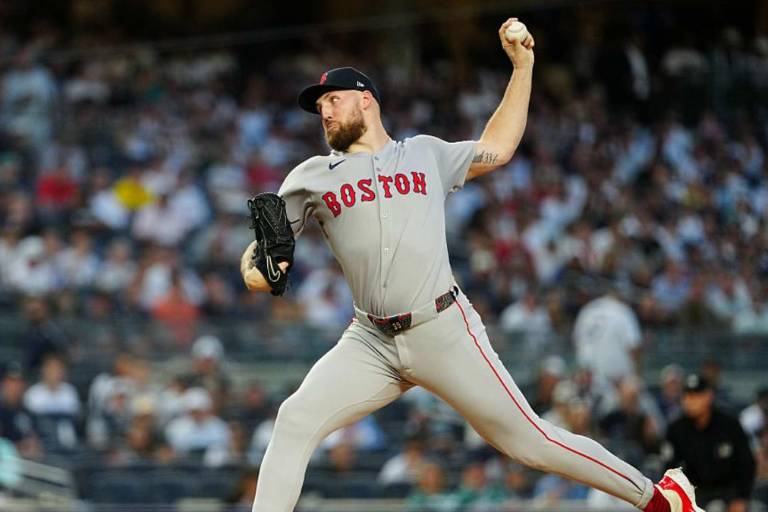 Crochet domina y Medias Rojas azota al bullpen de Yanquis para tomar ventaja en serie de comodines
