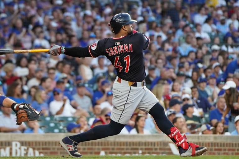 Cachorros anuncian la firma del veterano Carlos Santana