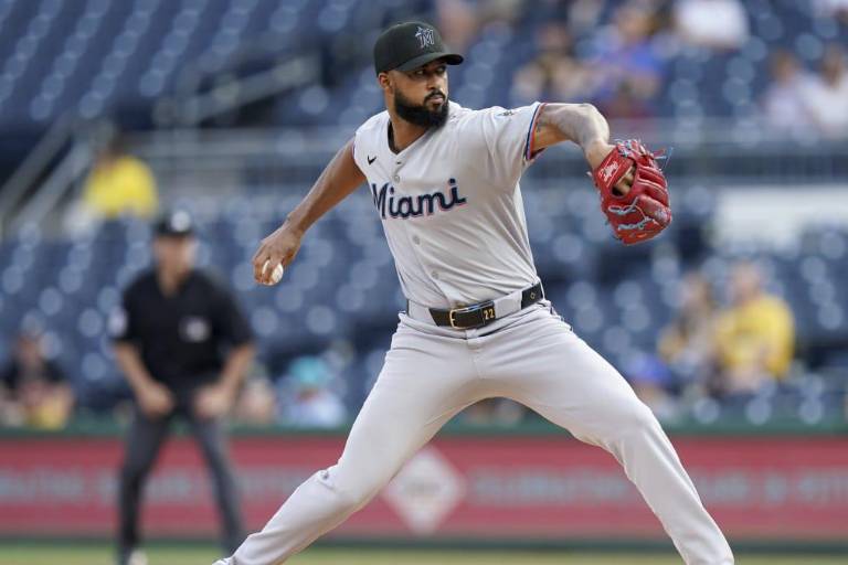 Alcántara rompió su mala racha con joya de pitcheo ante los Piratas