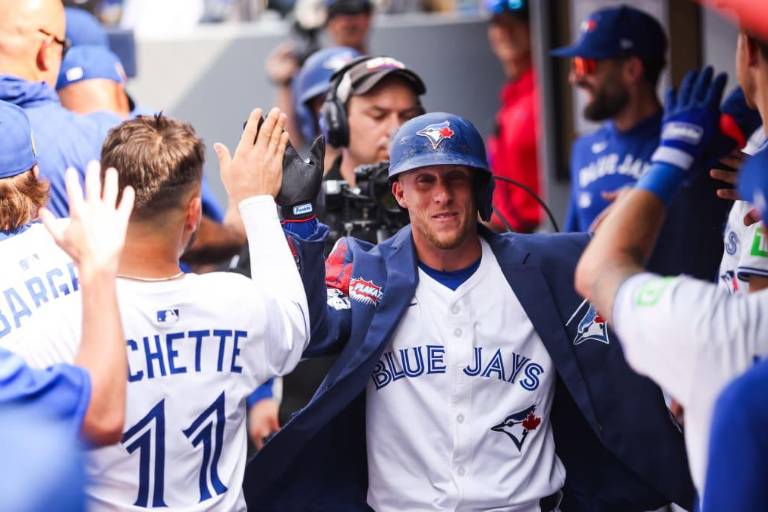 Inesperada jornada de Straw lidera aplastante triunfo de Azulejos