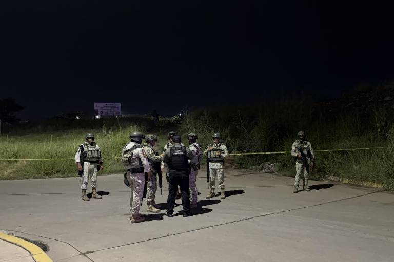 Hallan a mujer asesinada en predio baldío del sector San Isidro, en Culiacán