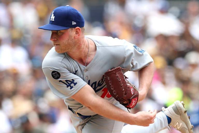 Salida improvisada de Casparius y jonrón de Teóscar impulsan a Dodgers vs. Padres