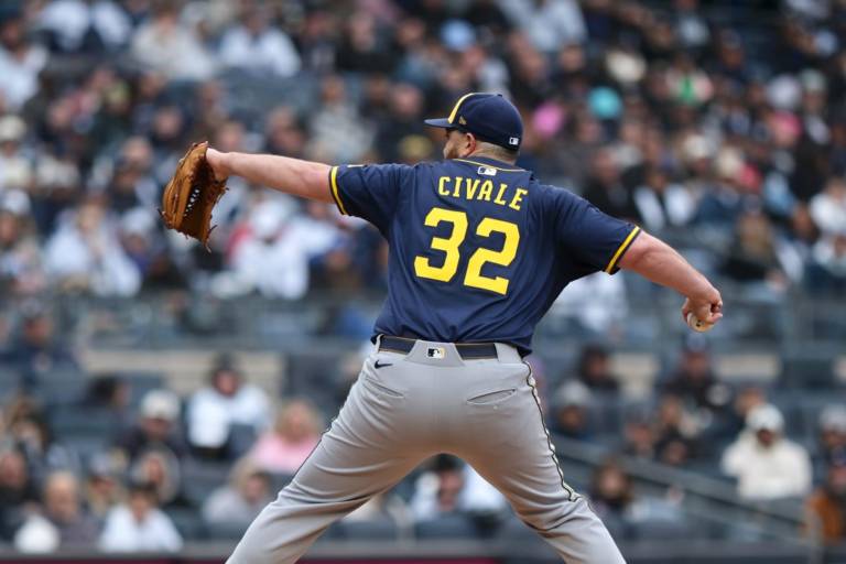 Aaron Civale a la lista de lesionados por tirón en la corva izquierda