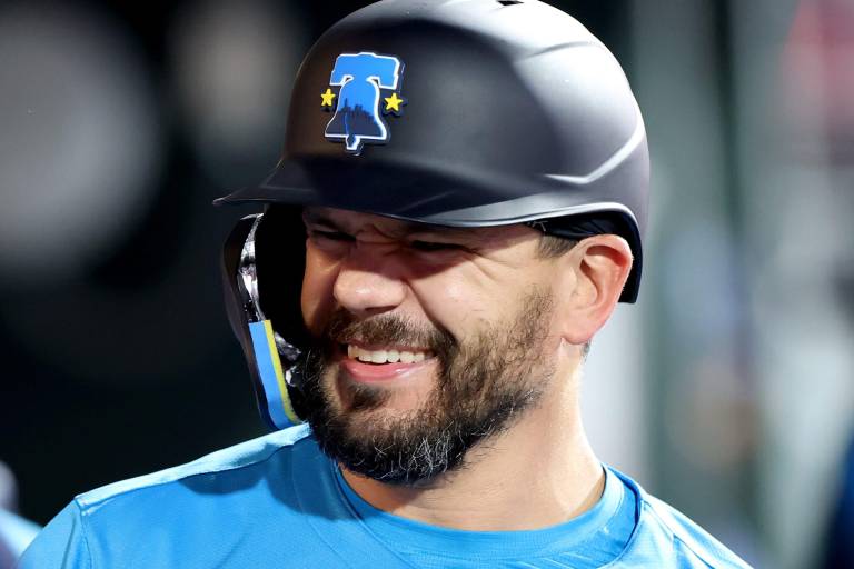 Kyle Schwarber regresa a los Filis con un contrato de cinco años y dls 150 millones