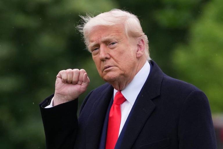 Tribunal impide a Trump imponer algunos aranceles a importaciones a EU