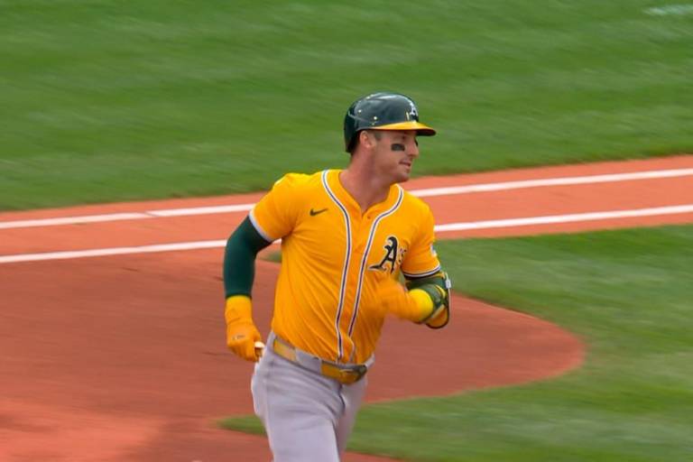 Rooker da jonrón y Atléticos madruga a Medias Rojas en el Fenway