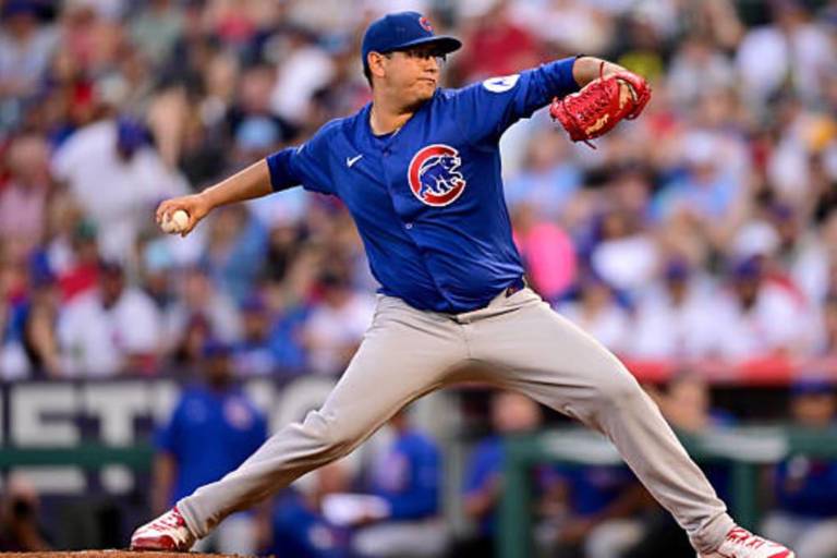 Javier Assad logra su primer triunfo del año en victoria de Cachorros sobre Rockies