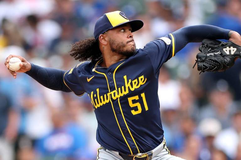 Peralta lidera las Mayores con 15 triunfos y Milwaukee se enciende de nuevo