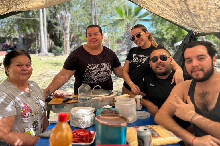 Disfrutan familias de últimos días vacacionales en Imala