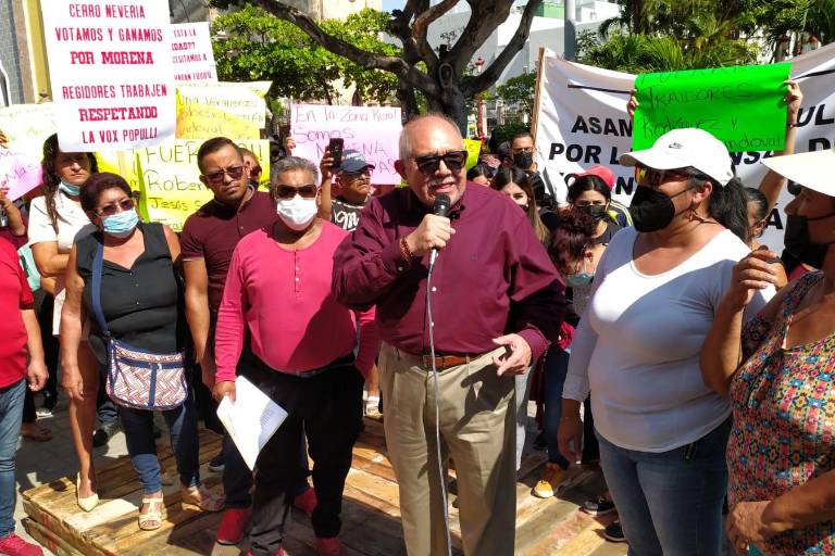 ‘No vamos a permitir que personas extrañas a Mazatlán quieran adjudicárselo’, dice Benítez Torres