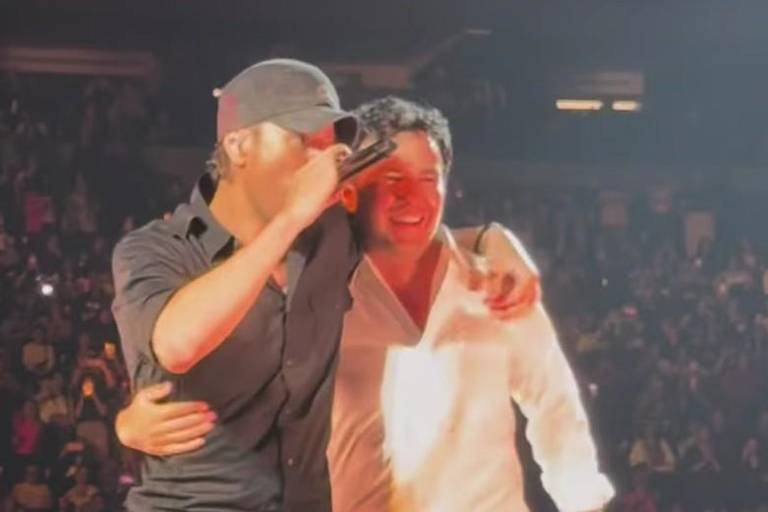 Checo Pérez se avienta un ‘palomazo’ con Enrique Iglesias en Guadalajara