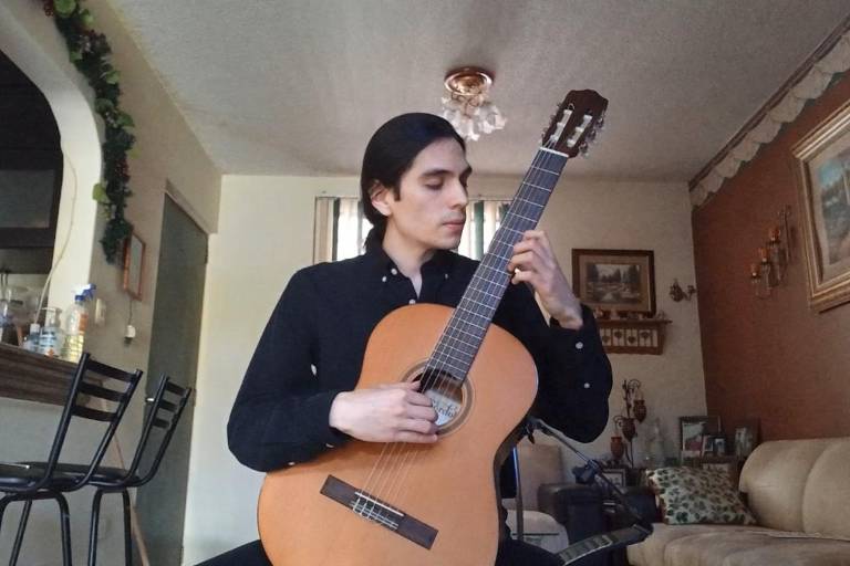 Premian a ganadores de concursos de Guitarra Clásica y de Monólogos