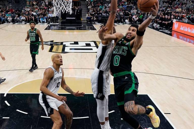 Celtics se apoya en la ofensiva de Jayson Tatum para imponerse a Spurs