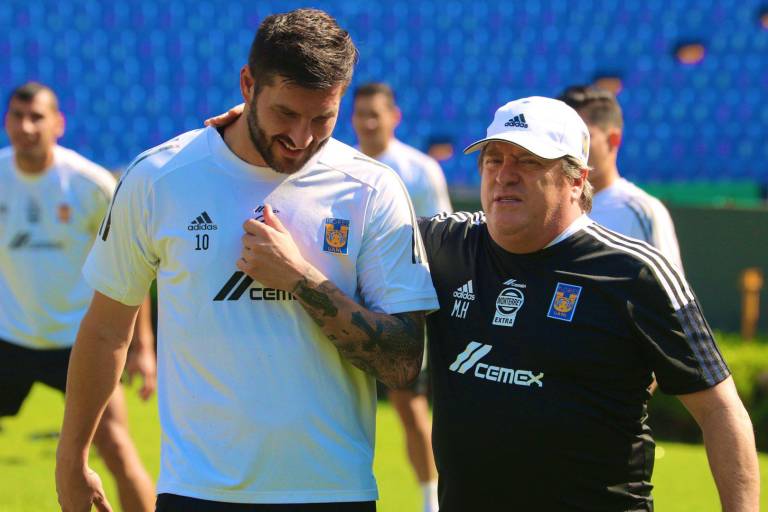 Miguel Herrera fue presentado a jugadores de Tigres