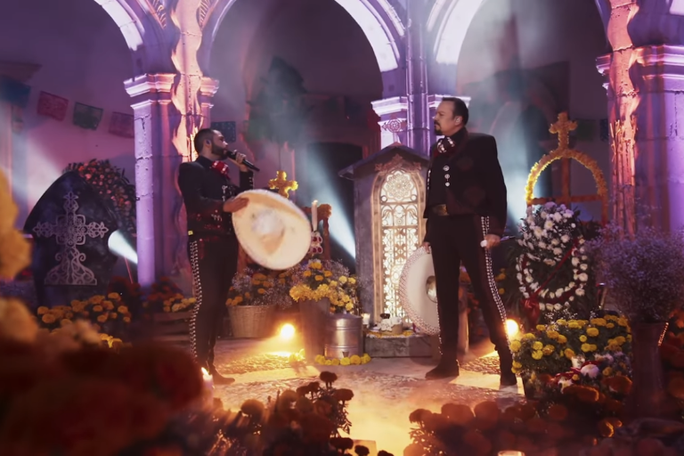 Pepe Aguilar estrena dueto con su hijo Leonardo
