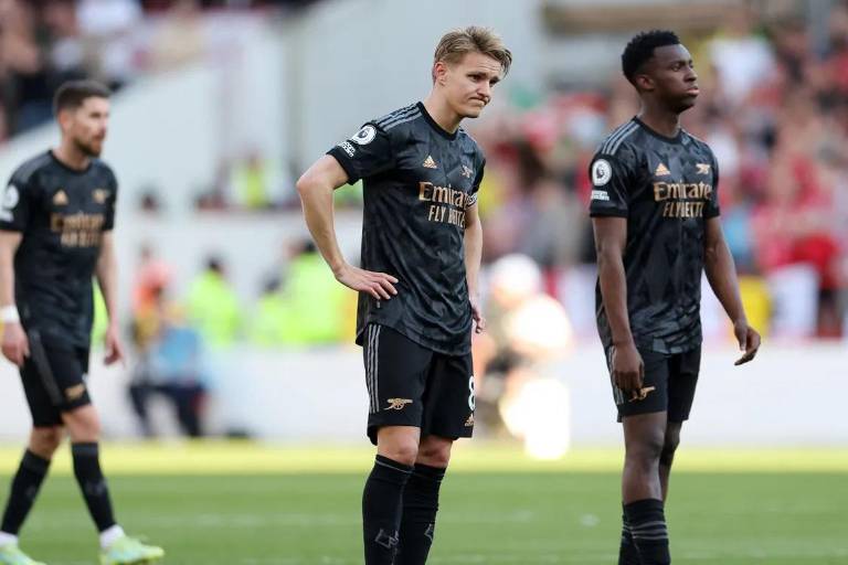 Arsenal cae y Manchester City es campeón sin jugar