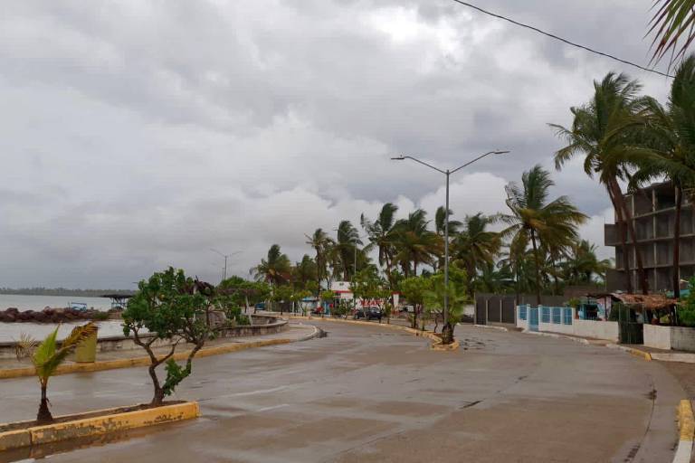 Suspenden actividades en playas de Escuinapa y cierran la navegación en Teacapán