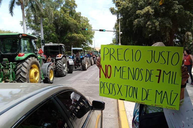 Amenazan agricultores con tomar oficinas de Pemex de no solucionarse precios de maíz y trigo