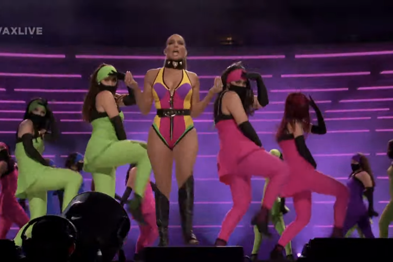 Promueven famosos la vacunación en el Vax Live