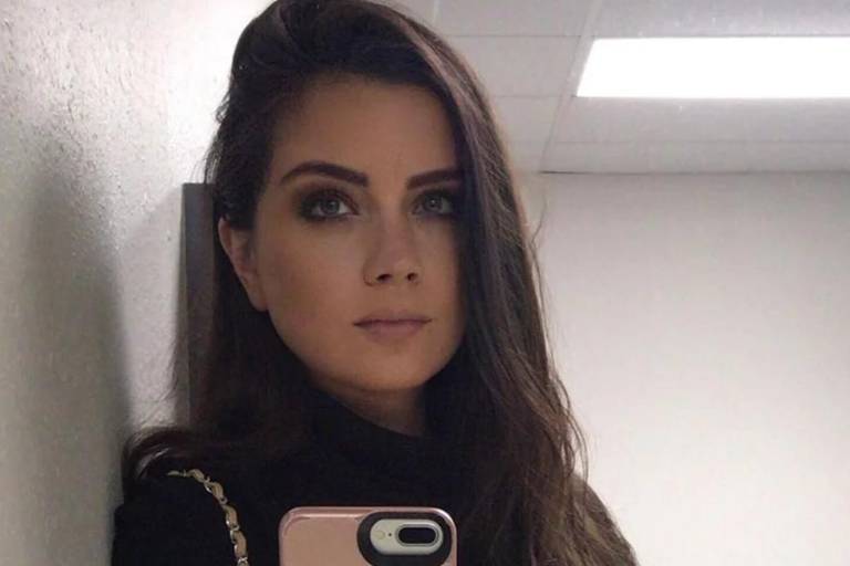 Carolyn Adams, esposa del hijo del Presidente, refuta libro sobre su vida llena de lujos