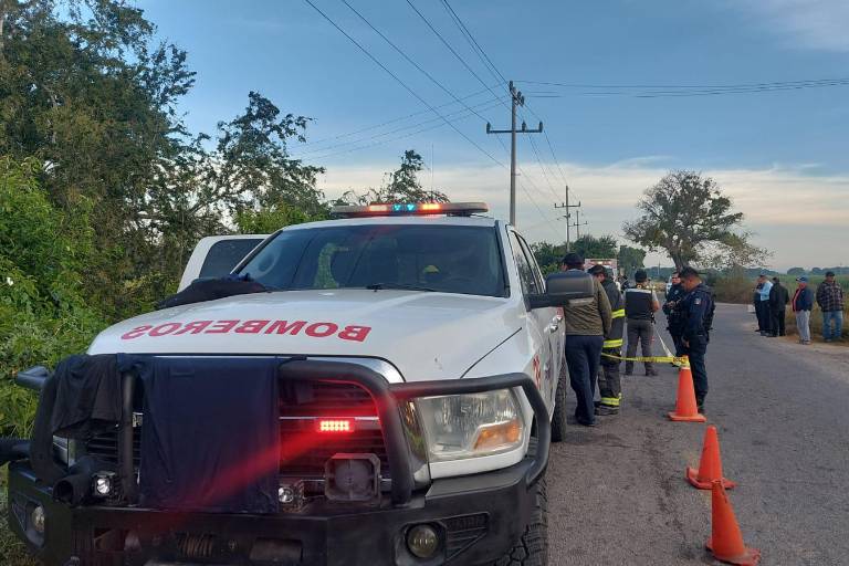 Muere una joven tras volcar y caer a canal en Eldorado