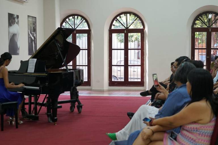 Alumnos de Sergio Castellanos brindan recital de piano para culminar ciclo escolar