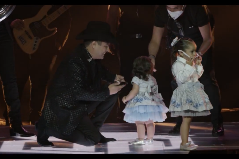 Julión Álvarez festeja 14 años de trayectoria