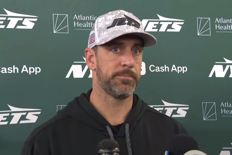 Aaron Rodgers considera su retiro tras una temporada decepcionante