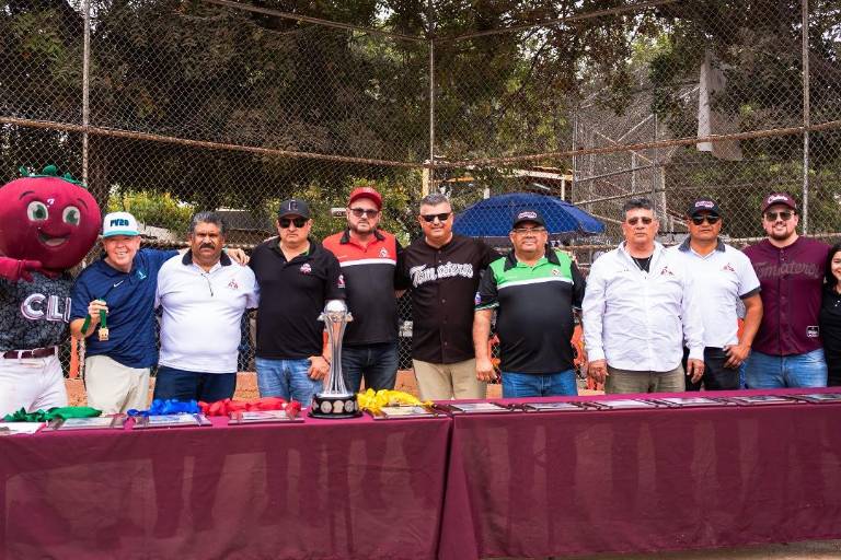 Tomateros de Culiacán entrega premio especial al ganador del Nacional Sólo 11