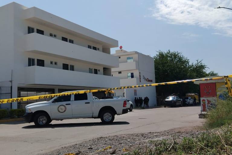 Así amaneció el complejo de departamentos en donde fue la balacera del sábado, en Culiacán